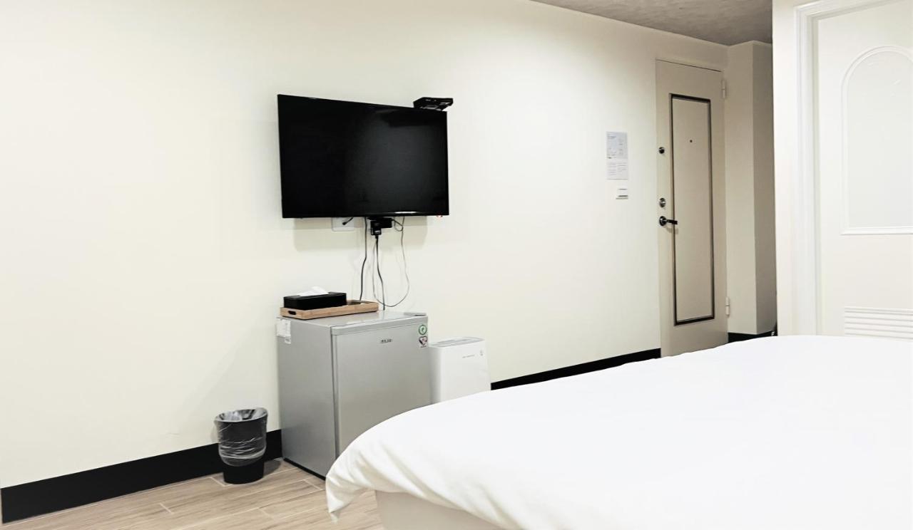 Shining House Apartment Tainan Luaran gambar